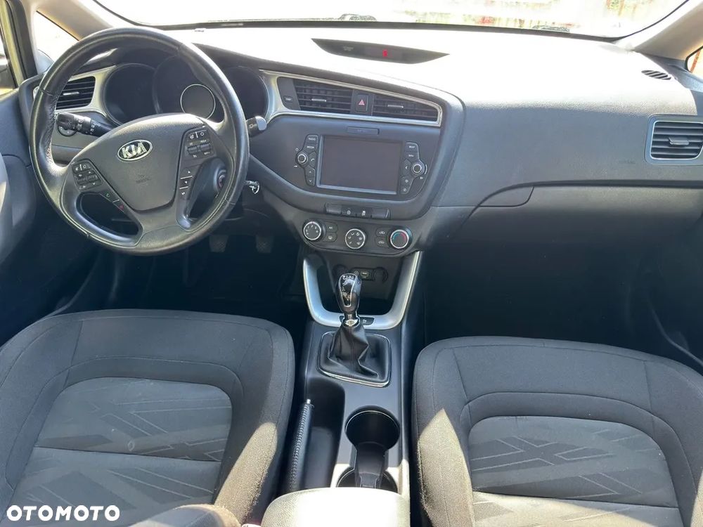 Kia Ceed - 11