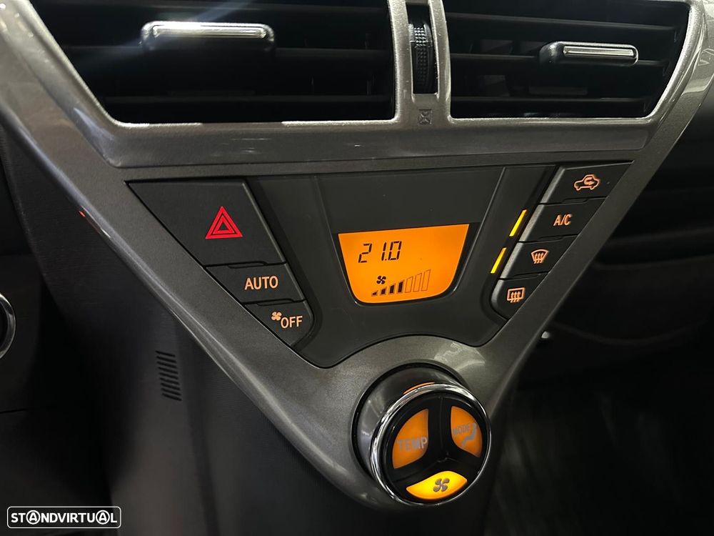 Toyota iQ 1.4 D-4D 2 EP+NAVI+Bluetooth - 28
