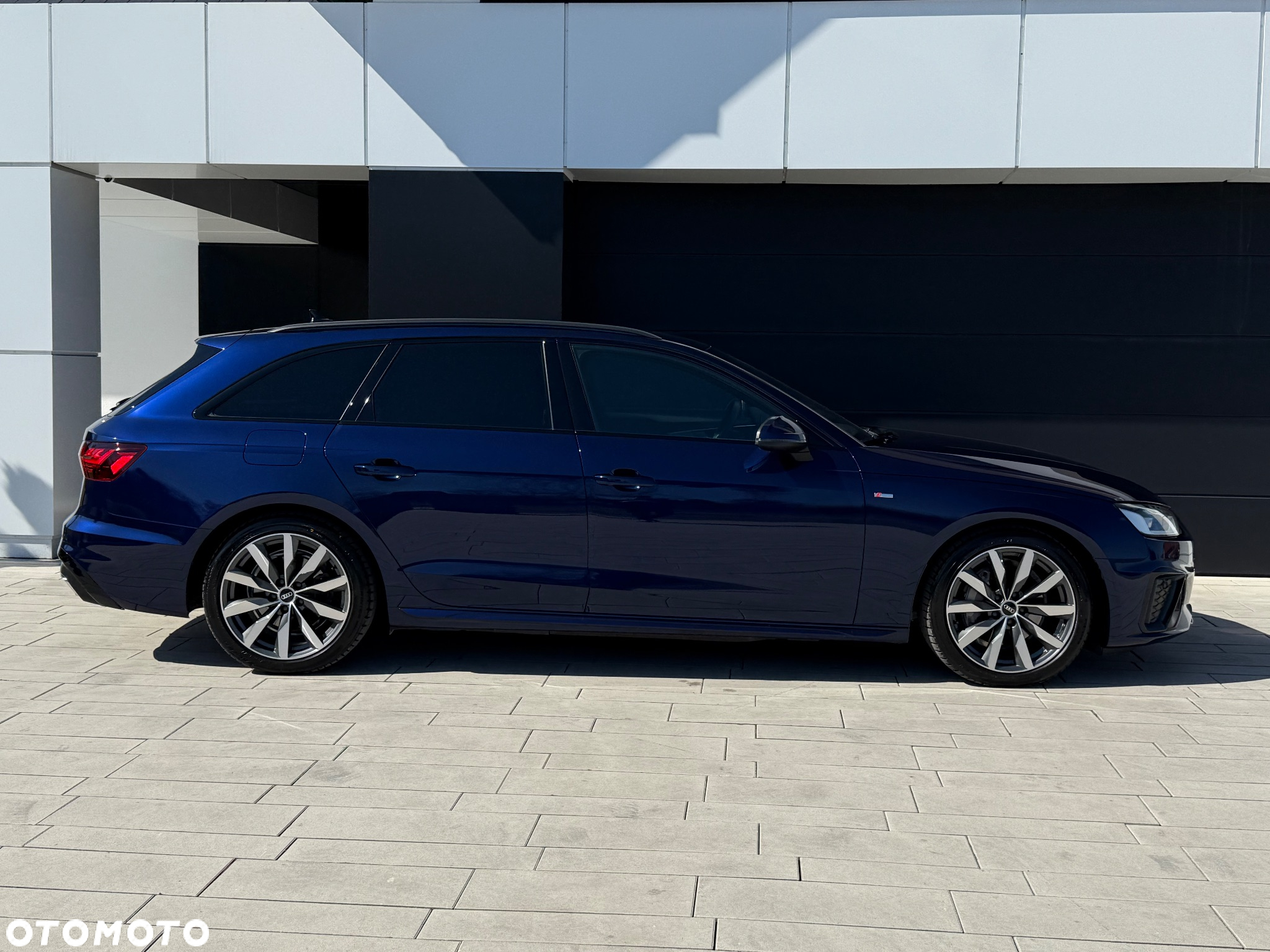 Audi A4 40 TDI quattro S tronic S line - 38