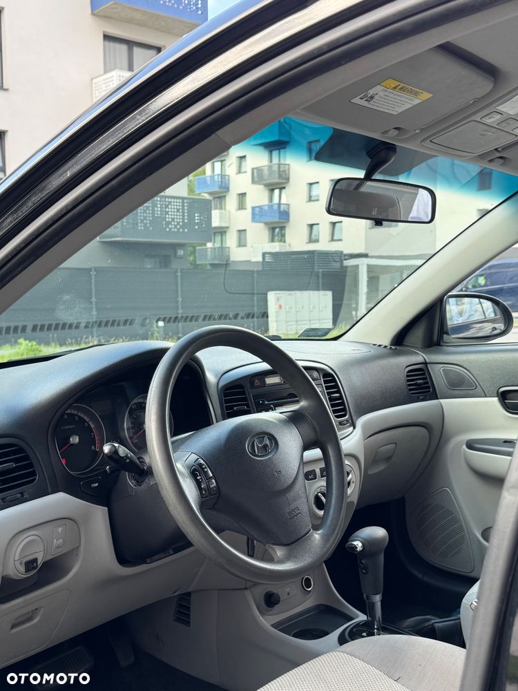 Hyundai Accent - 5