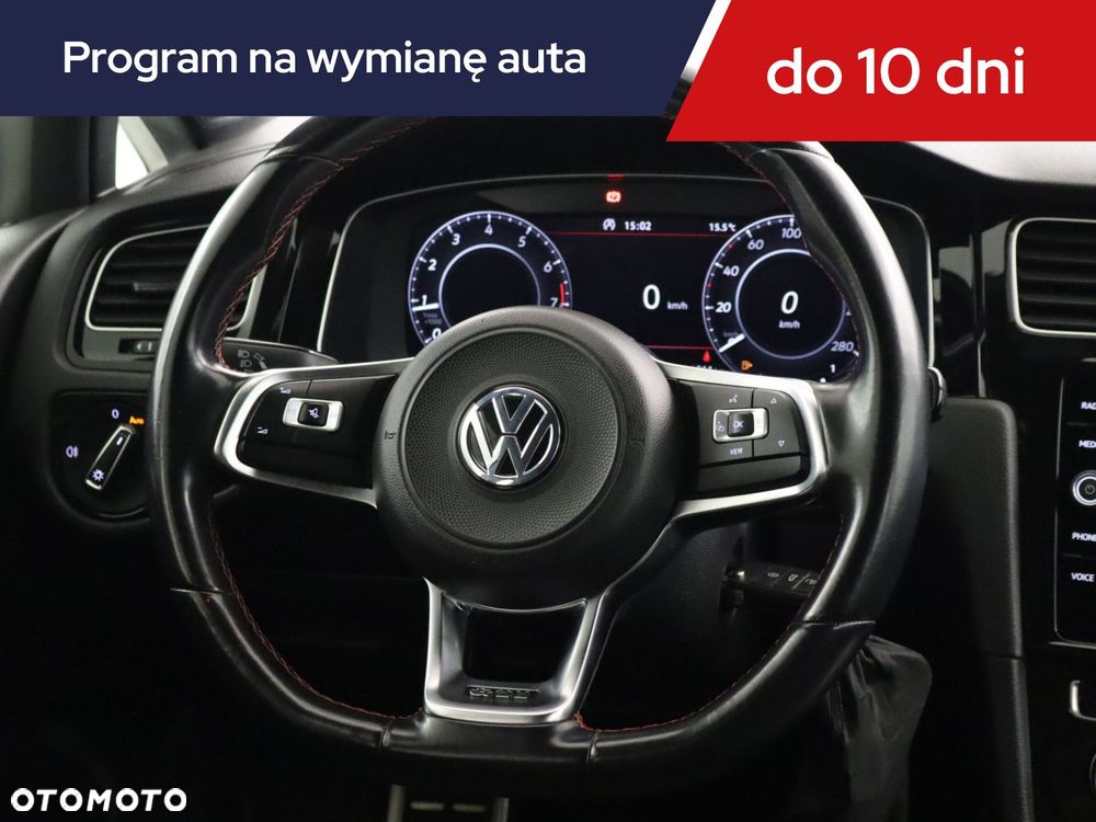 Volkswagen Golf - 22