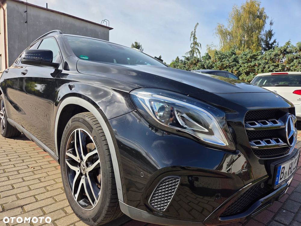 Mercedes-Benz GLA - 10