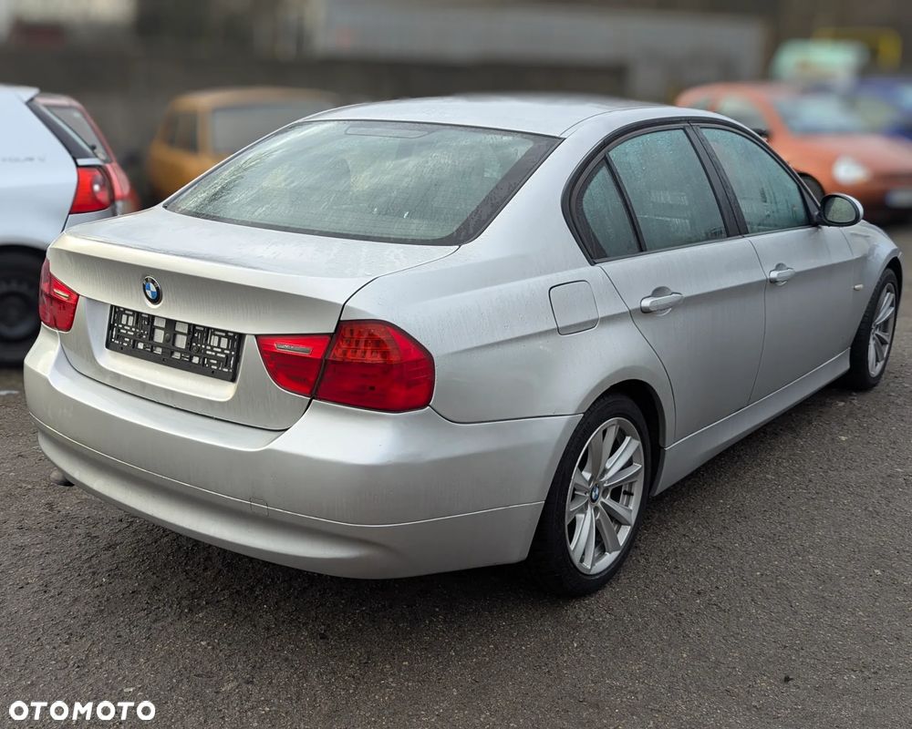 BMW 318D E90 2.0D M47N2 2005 na części - 9