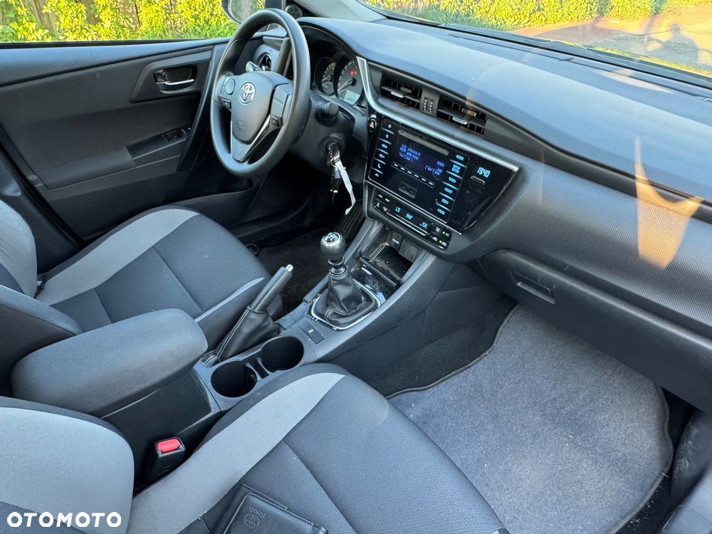Toyota Auris 1.33 Dual-VVT-i Design Edition - 13