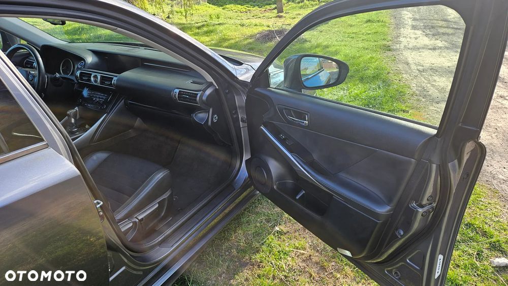 Lexus IS 300h Elegance - 13