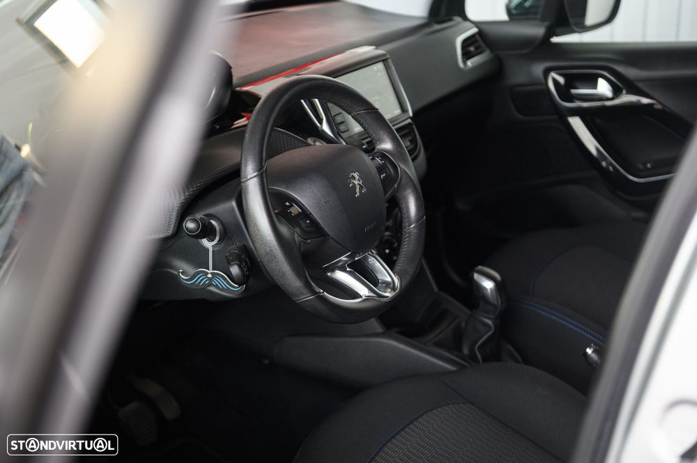 Peugeot 208 1.2 PureTech Style - 21