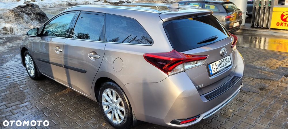 Toyota Auris 1.6 Premium Comfort - 4