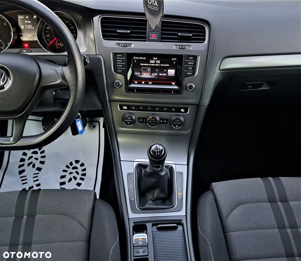 Volkswagen Golf 1.6 TDI DPF BlueMotion - 35
