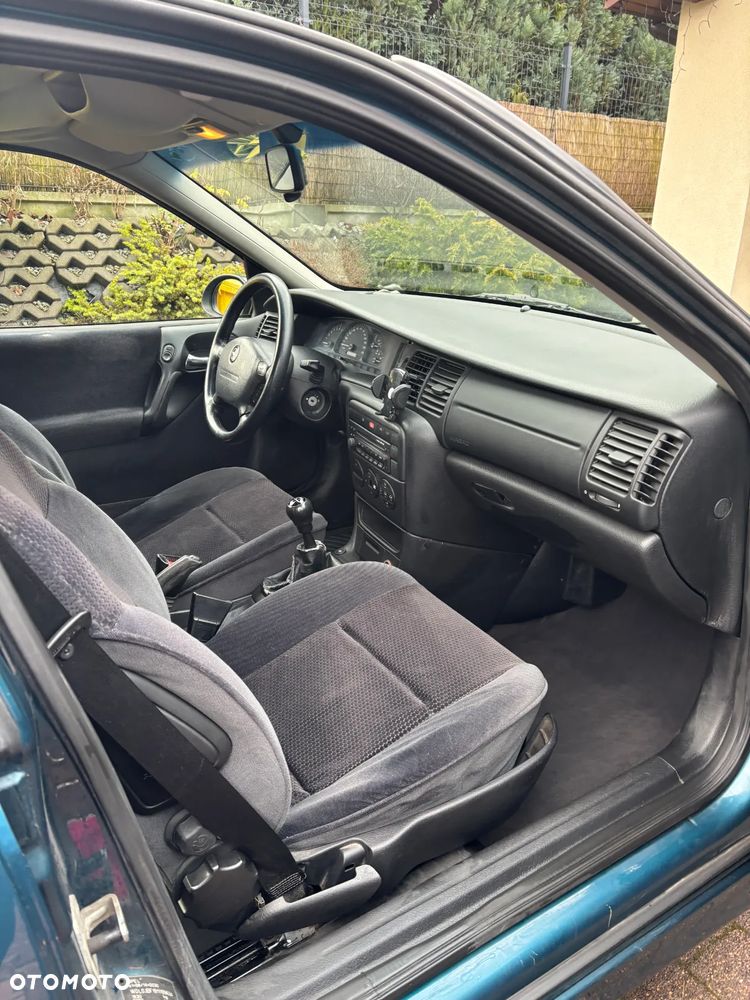 Opel Vectra 1.8 Base - 16