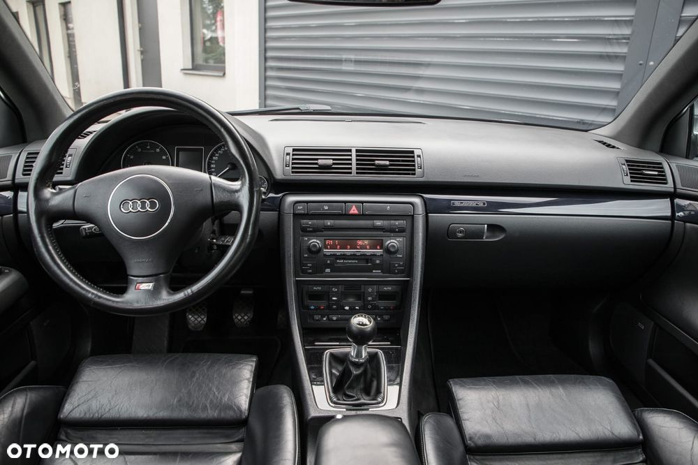 Audi RS4 Limousine - 17