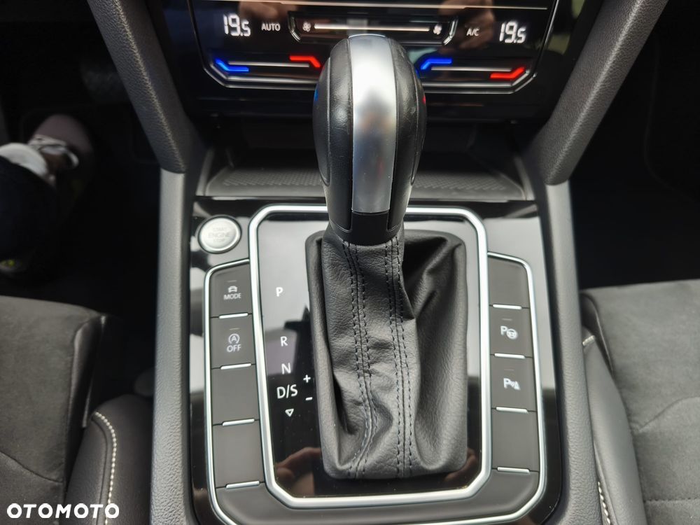 Volkswagen Passat 2.0 TSI Elegance DSG - 35
