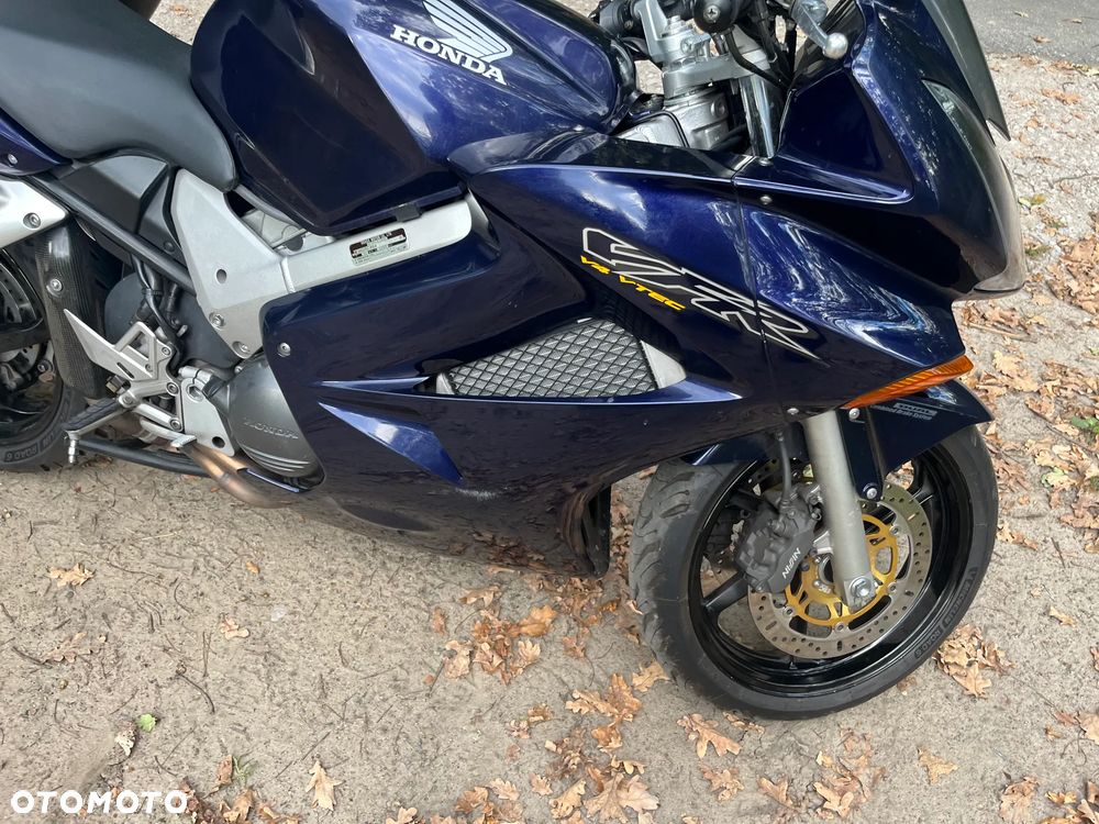 Honda VFR - 12