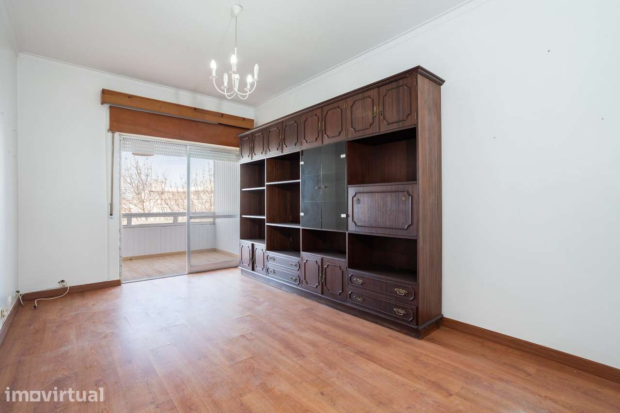 T2 com Vista Mar para Remodelar a Gosto em Oeiras - Grande imagem: 3/25