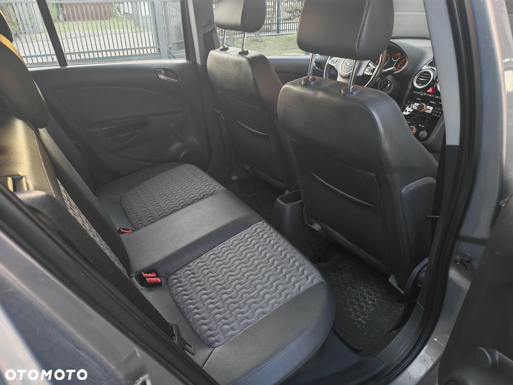 Opel Corsa 1.4 16V Cosmo - 12