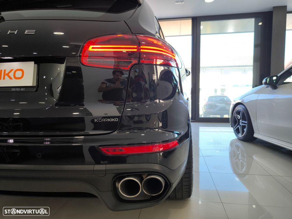 Porsche Cayenne S E-Hybrid - 8