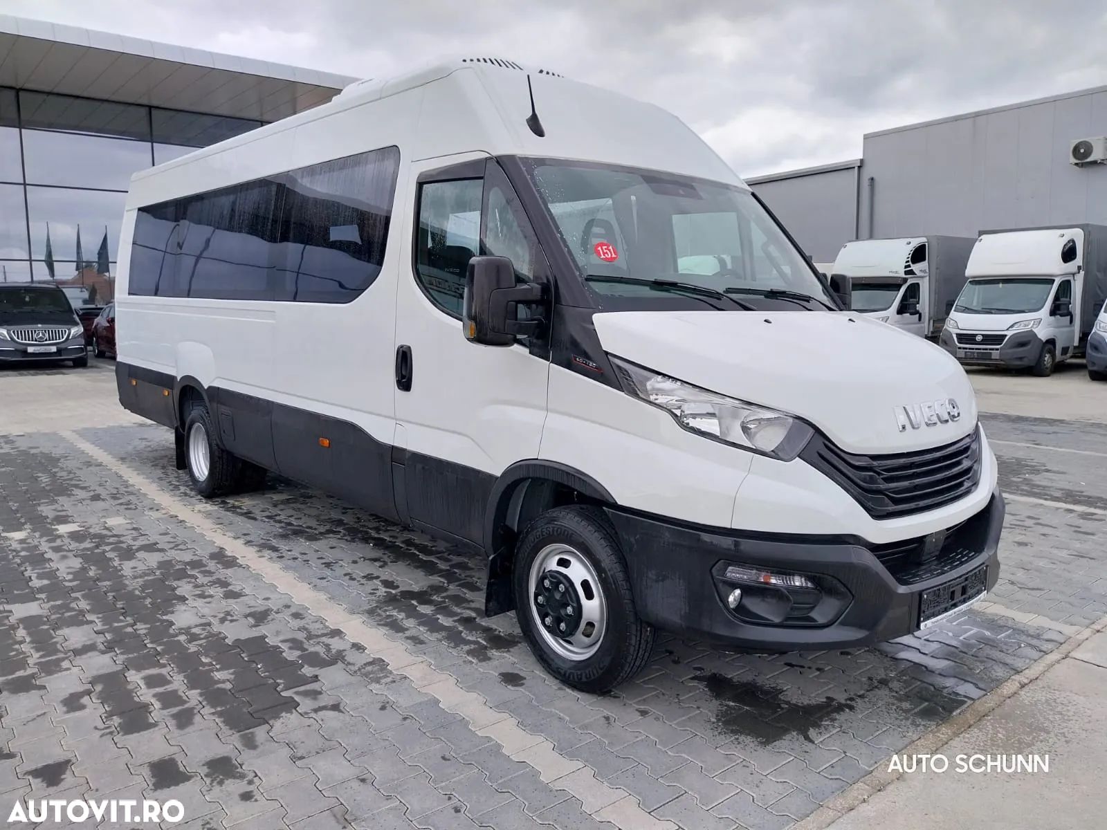 Iveco Bus - 22+1+1 locuri - 1