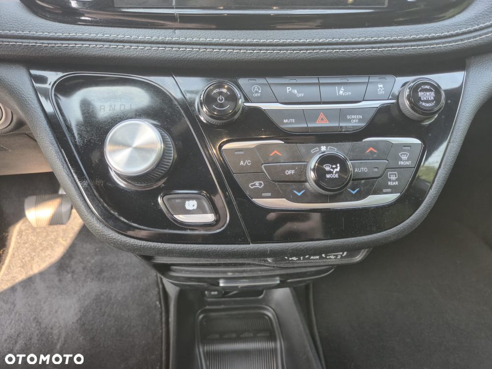 Chrysler Pacifica - 18