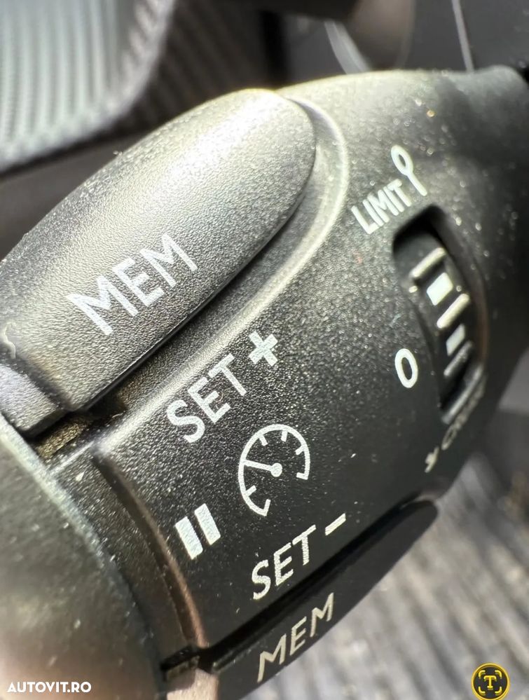 Peugeot 2008 1.5 BlueHDI BVM6 STT Allure - 15