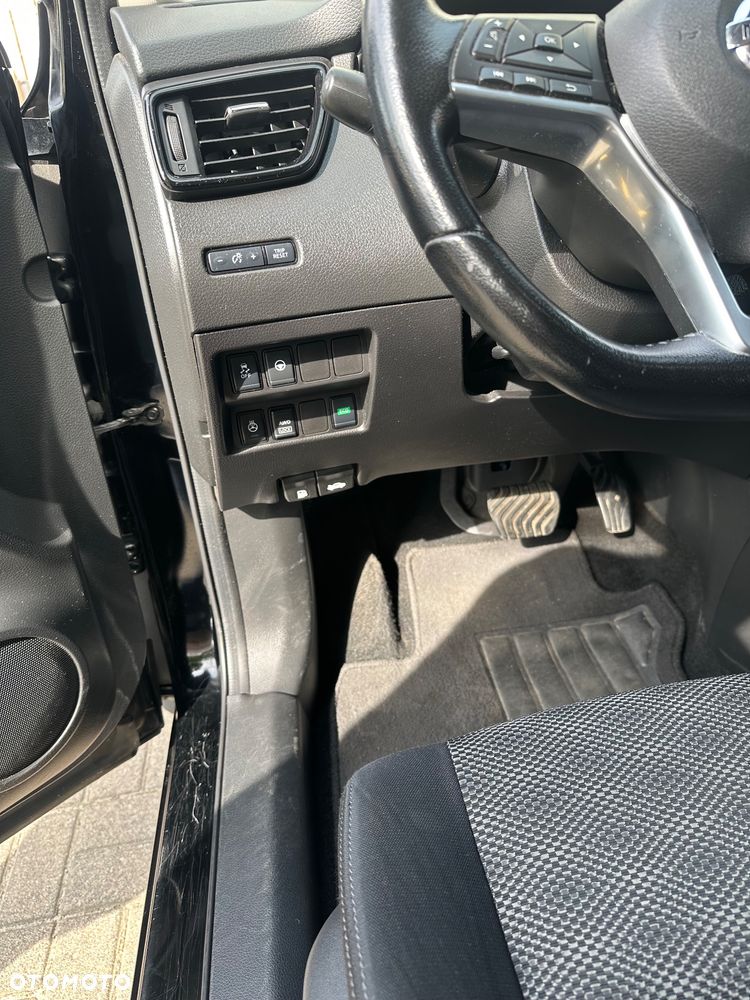 Nissan Rogue - 5