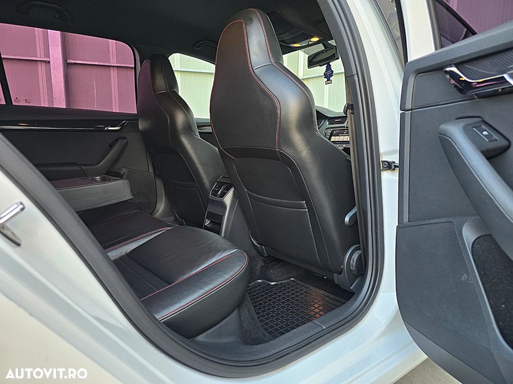 Skoda Octavia 2.0 TDI DSG RS - 11