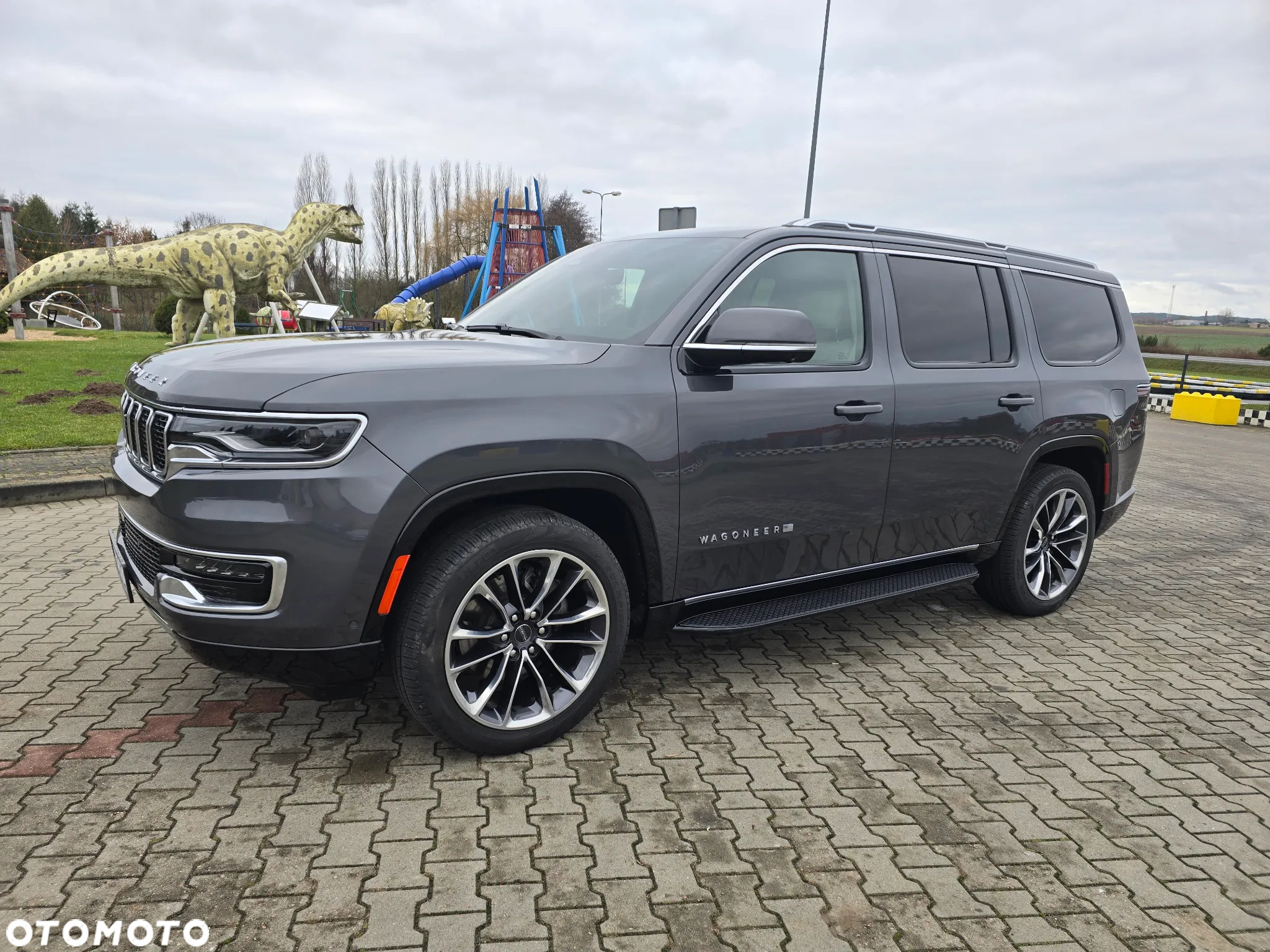 Jeep Wagoneer - 4