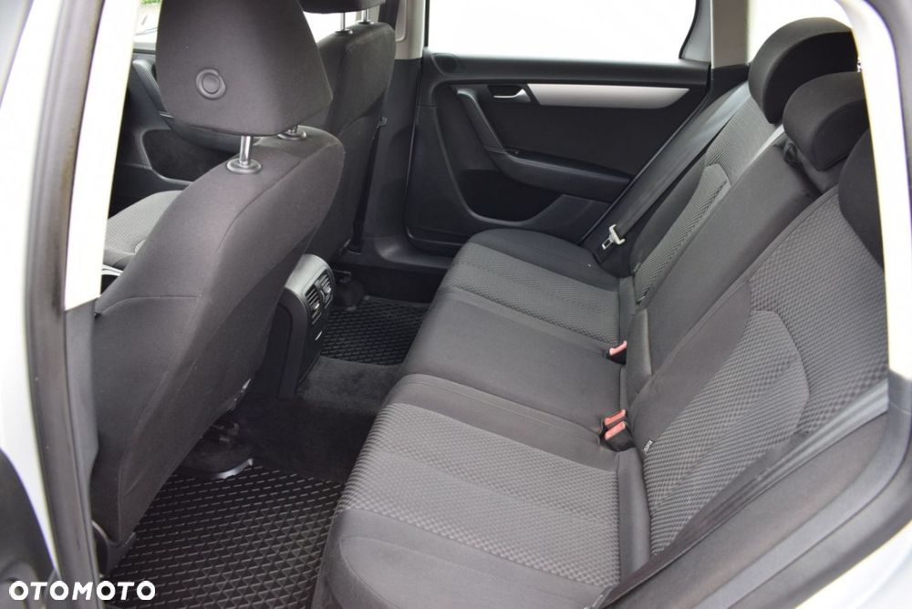 Volkswagen Passat - 20