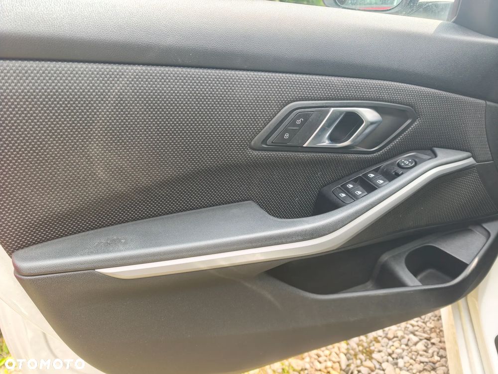BMW Seria 3 318d - 18