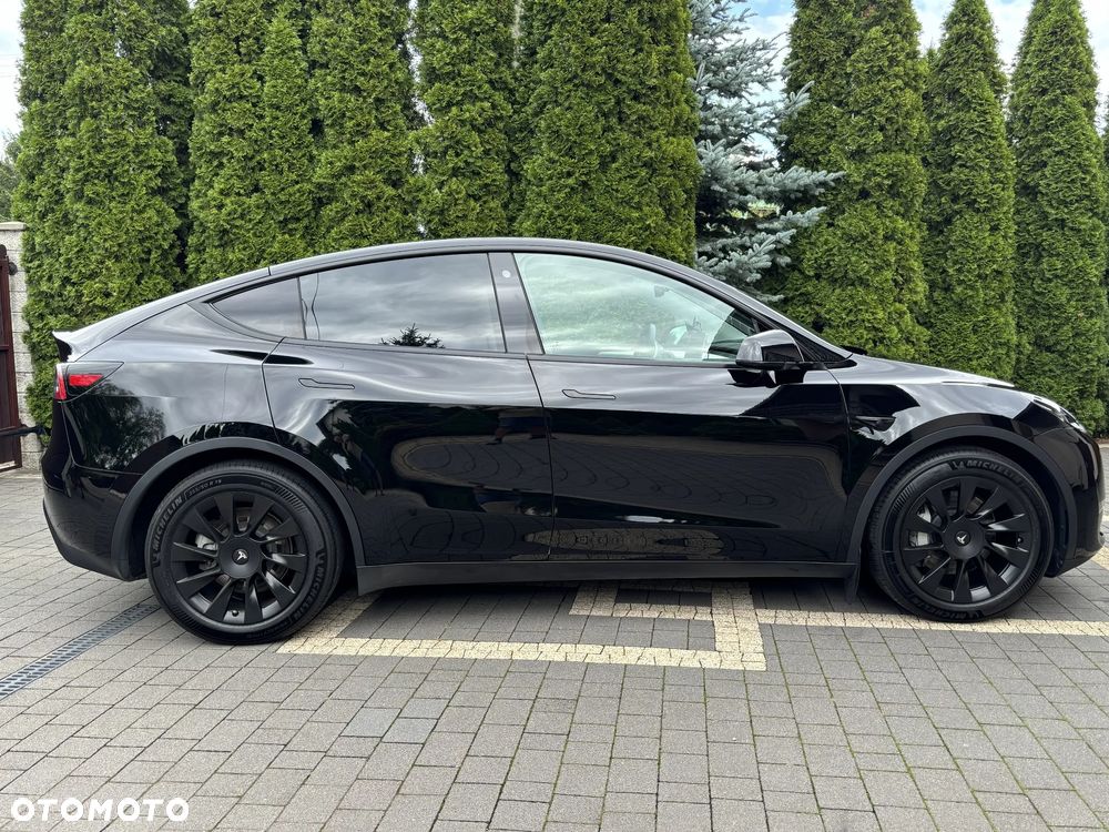 Tesla Model Y - 7