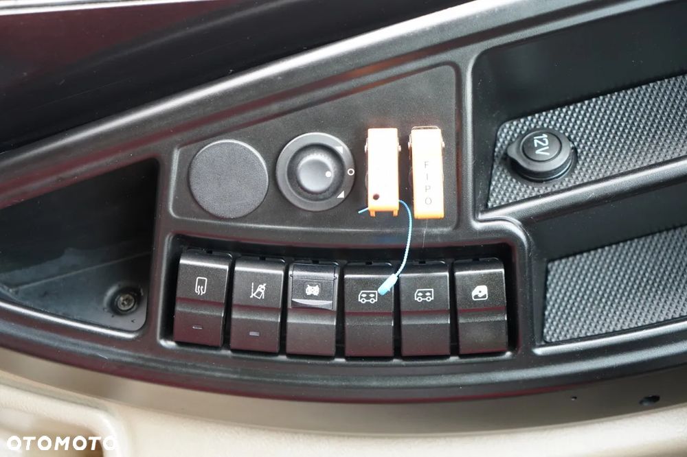 Iveco MAGELYS / EURO 6 / SUPER STAN / TURYSTYCZNY / MANUAL / PRZEBIEG 293 tys km / SPROWADZONY Z FRANCJI / PO KONTRAKCIE SERWISOWYM / - 31