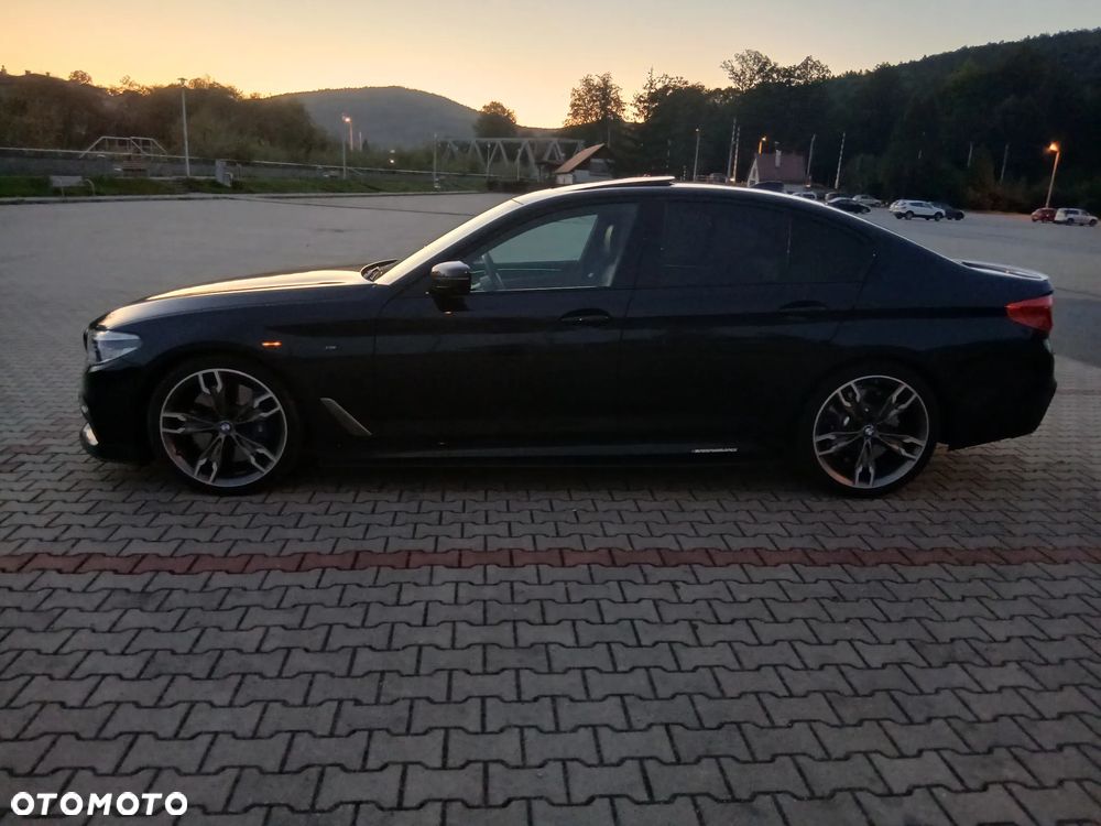 BMW Seria 5 M550i xDrive sport - 9