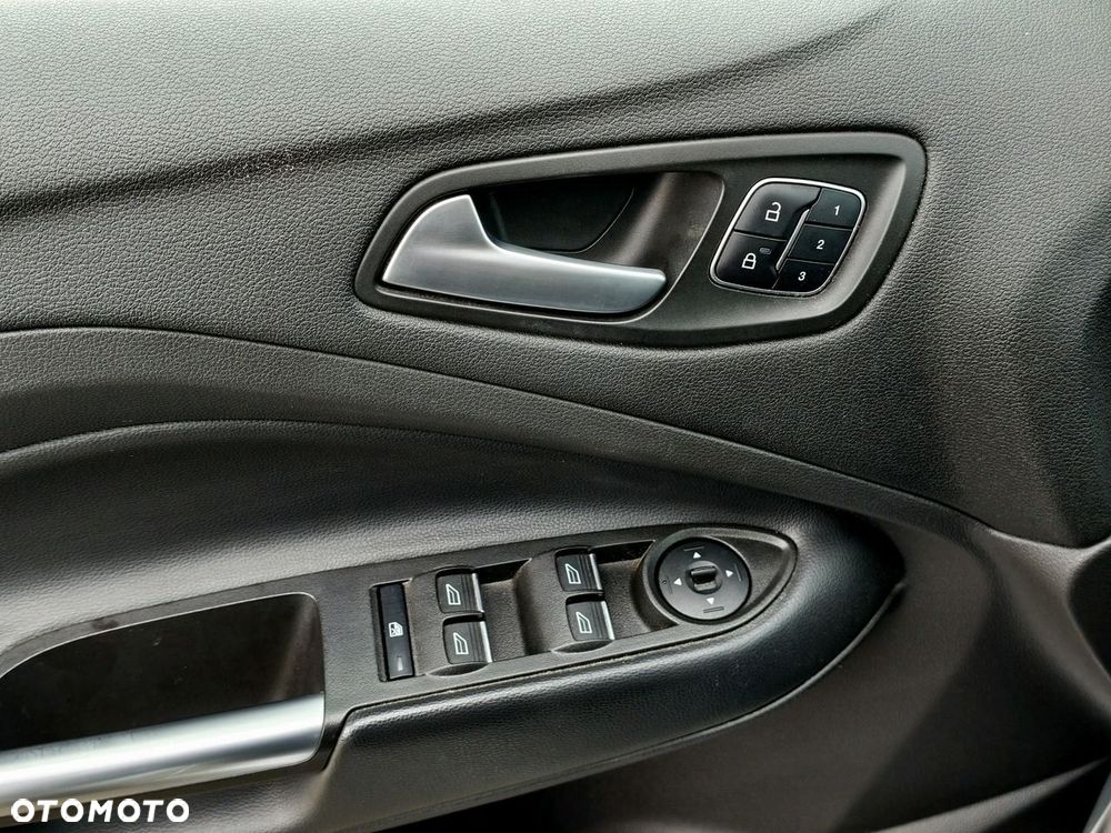 Ford Escape 2.0 EcoBoost AWD Titanium - 18
