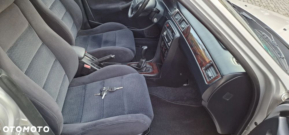Honda Civic 1.4i S - 8