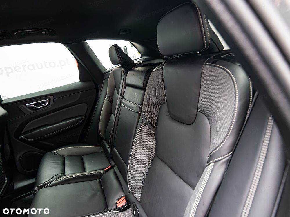 Volvo XC 60 B4 D AWD R-Design - 22