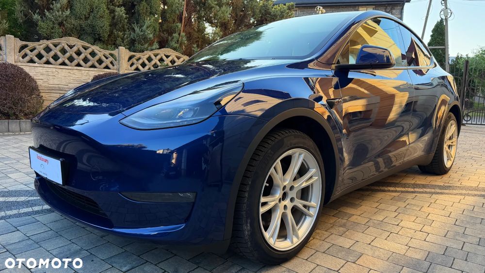 Tesla Model Y Long Range AWD - 4