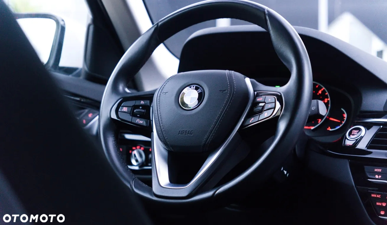 BMW Seria 5 520i - 26