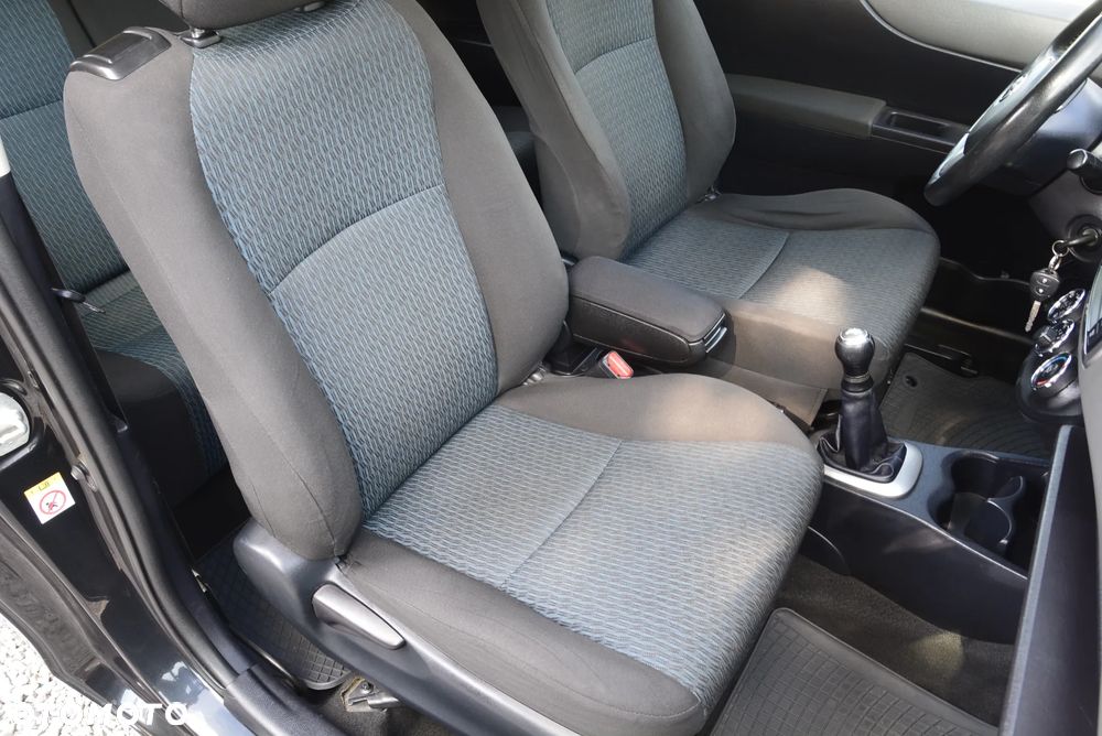 Toyota Yaris 1.0 Premium - 24