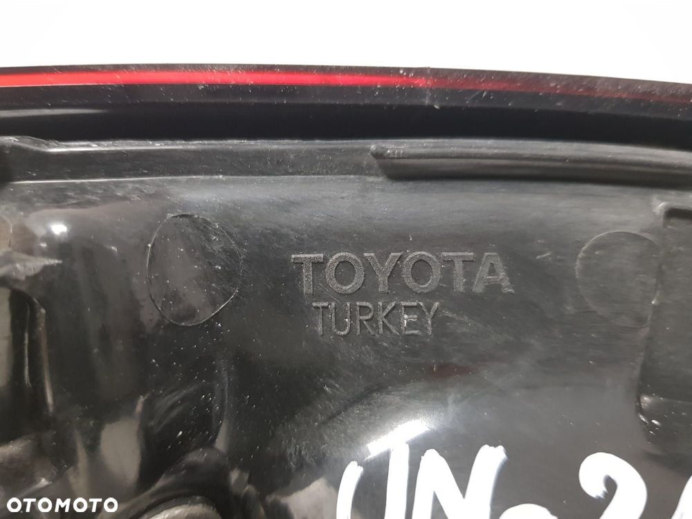 LAMPA TYLNA TYŁ LEWA TOYOTA COROLLA XII E21 SEDAN 19-24 81561-02D11-00  81561 - 8