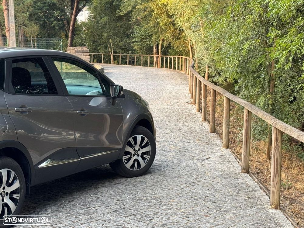 Renault Captur 1.2 TCe Exclusive EDC - 6
