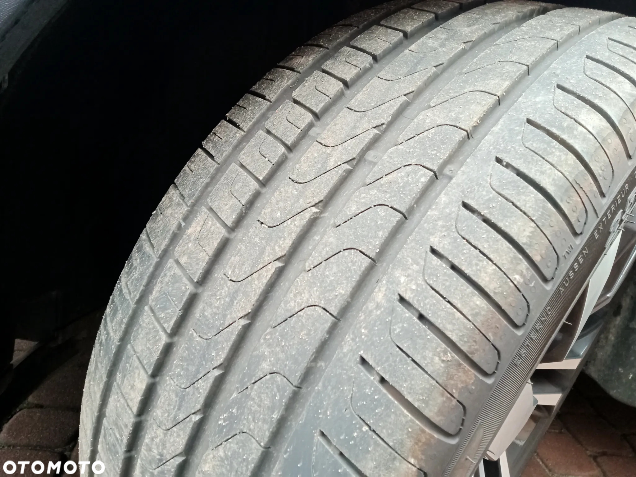 Pirelli lato 255/40/20 - 3