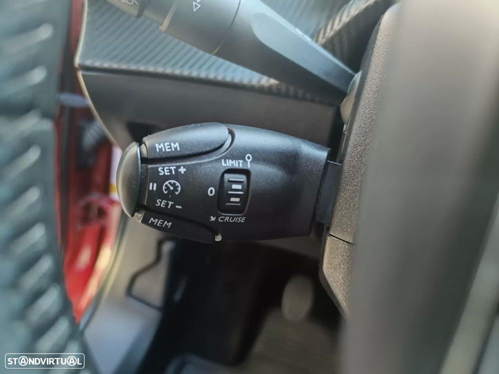 Peugeot 2008 1.5 BlueHDi Allure Pack EAT8 - 24