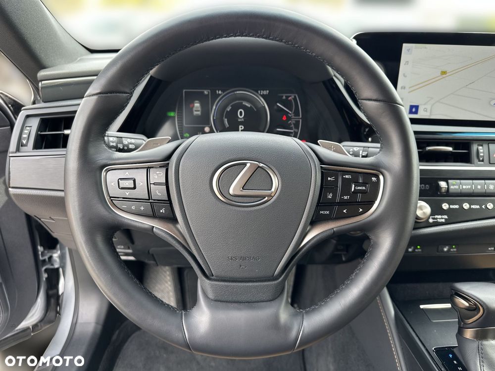 Lexus ES 300h Business Edition - 11