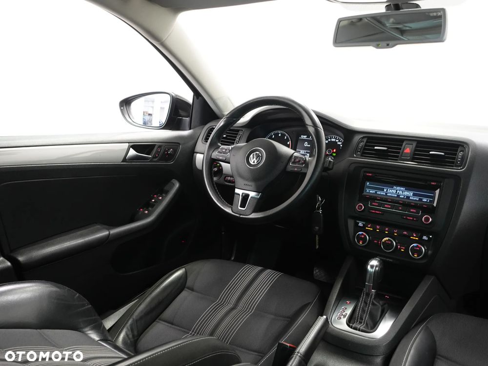 Volkswagen Jetta 1.4 TSI DSG Match - 29