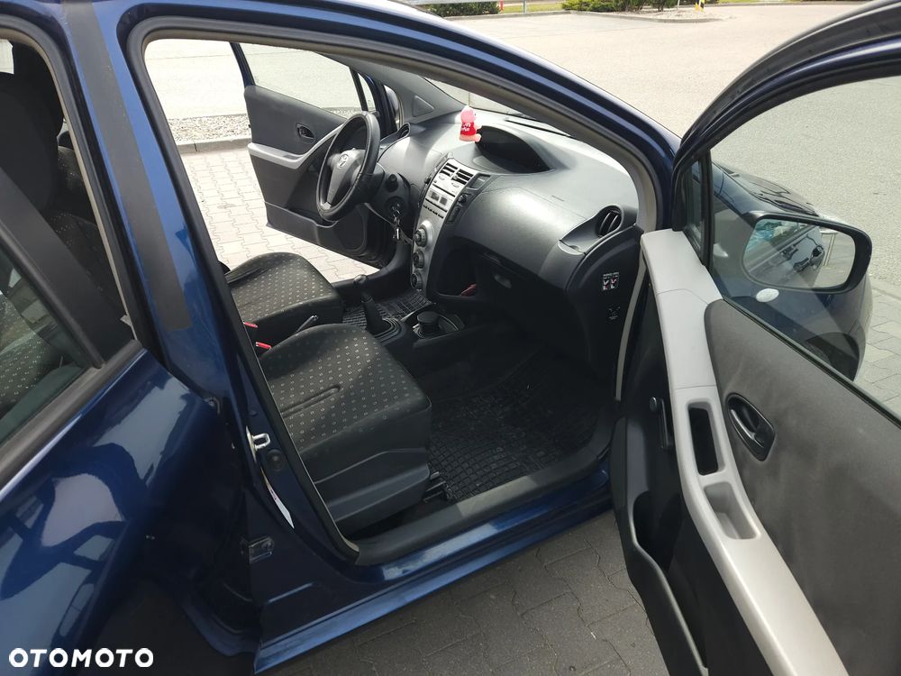 Toyota Yaris 1.3 Sol - 11