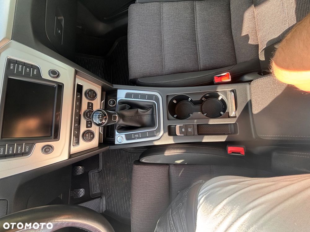 Volkswagen Passat - 9