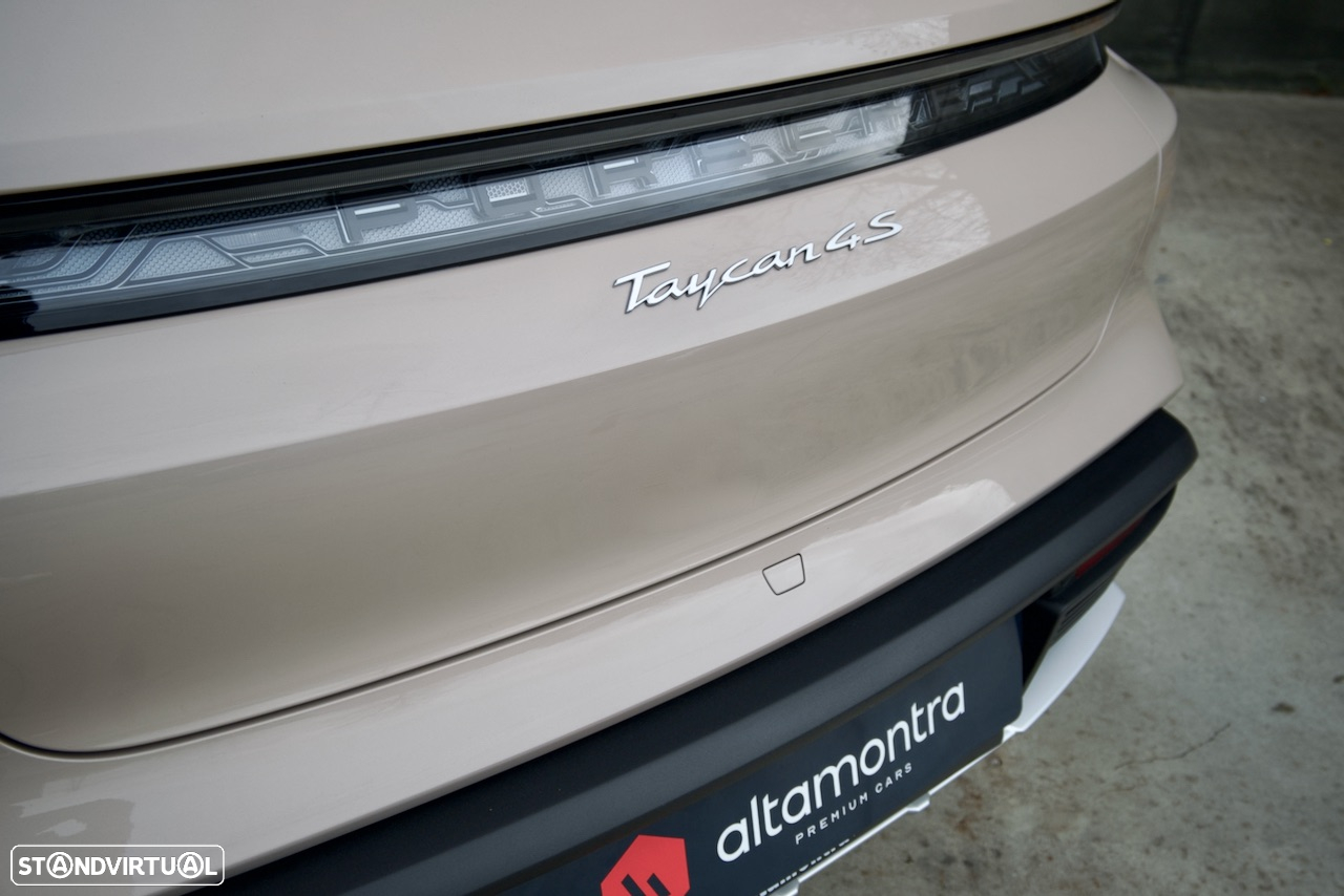 Porsche Taycan Cross Turismo 4S - 44