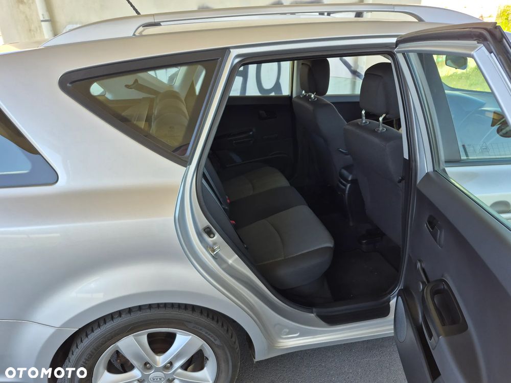 Kia Ceed - 11