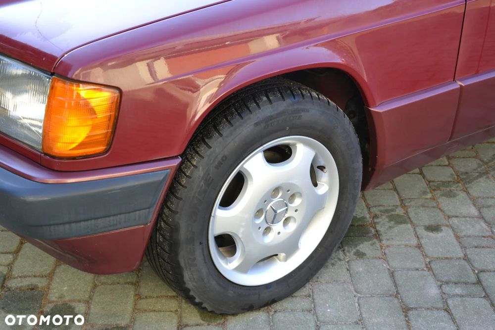 Mercedes-Benz W201 (190) - 3