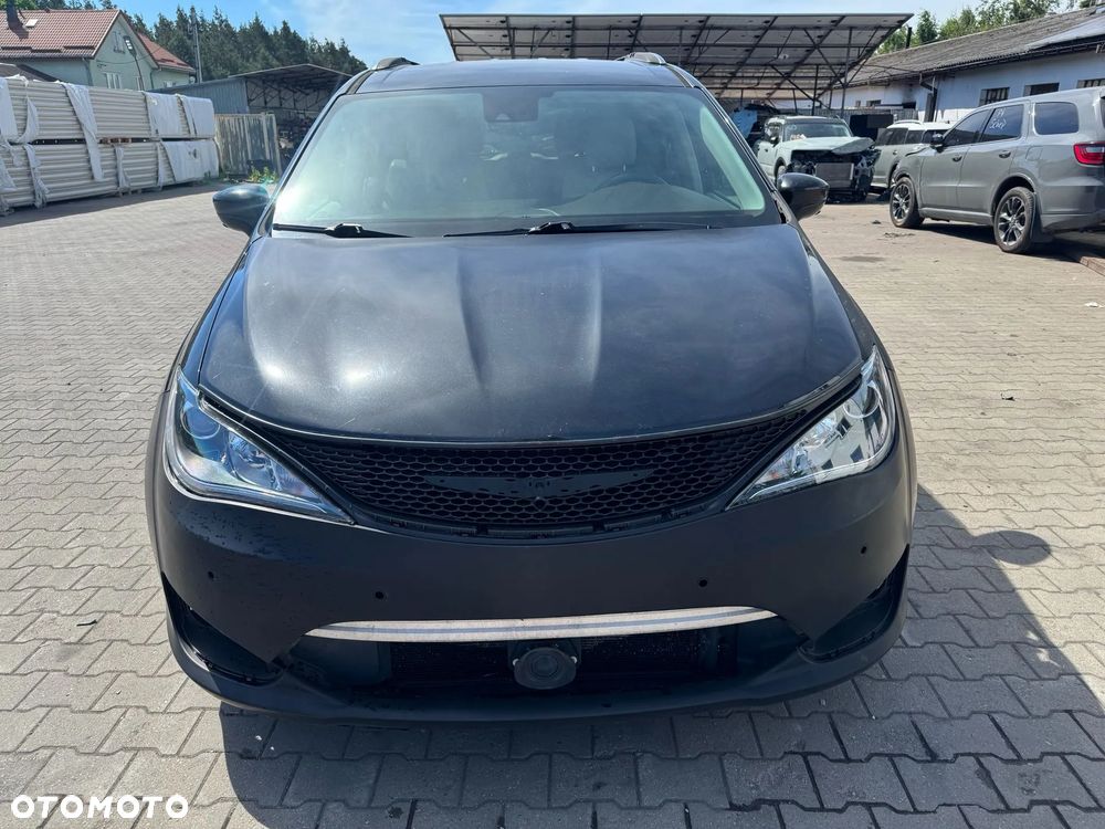Chrysler Pacifica - 4