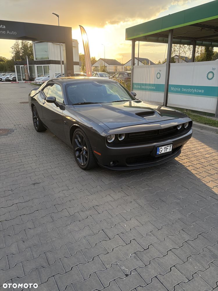 Dodge Challenger - 11