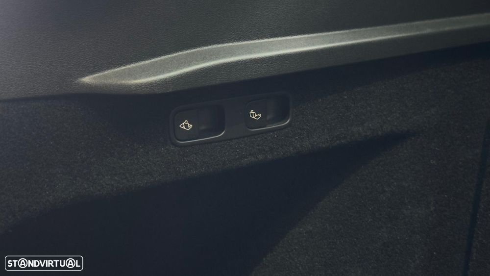 Tesla Model Y Long Range Dual Motor AWD - 17